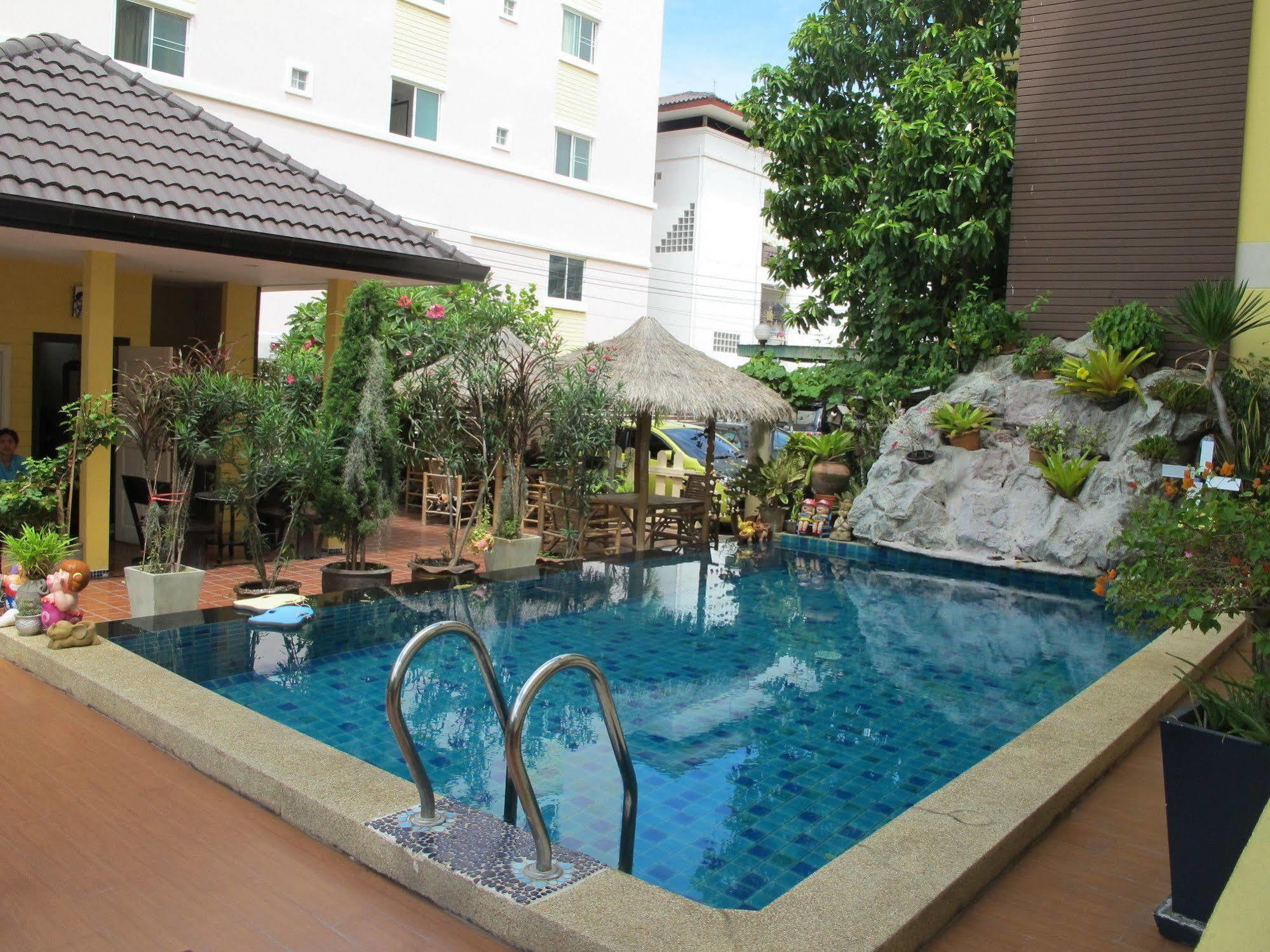 Pius Place Pattaya Exterior photo